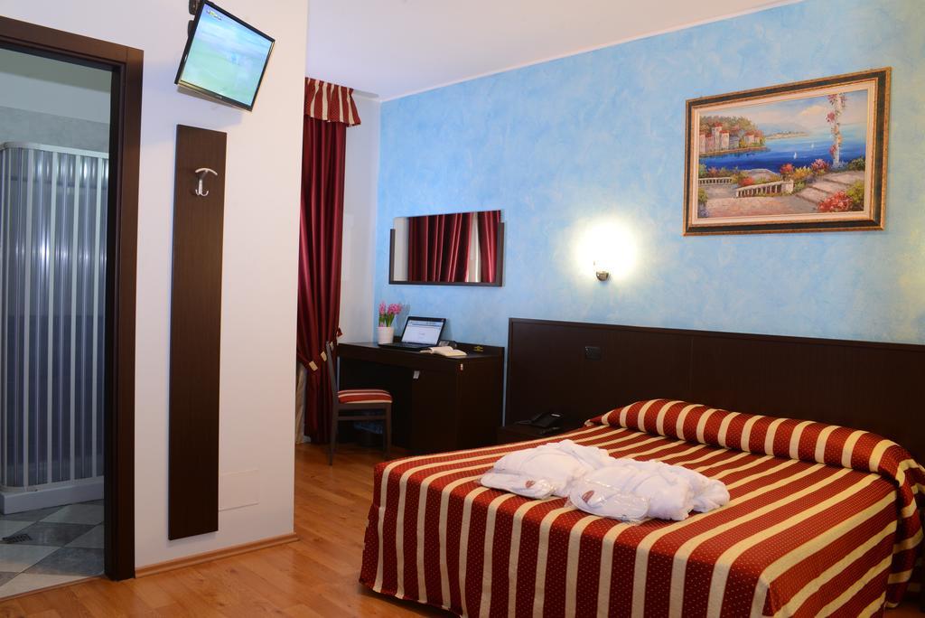 קייטי Hotel Iacone מראה חיצוני תמונה