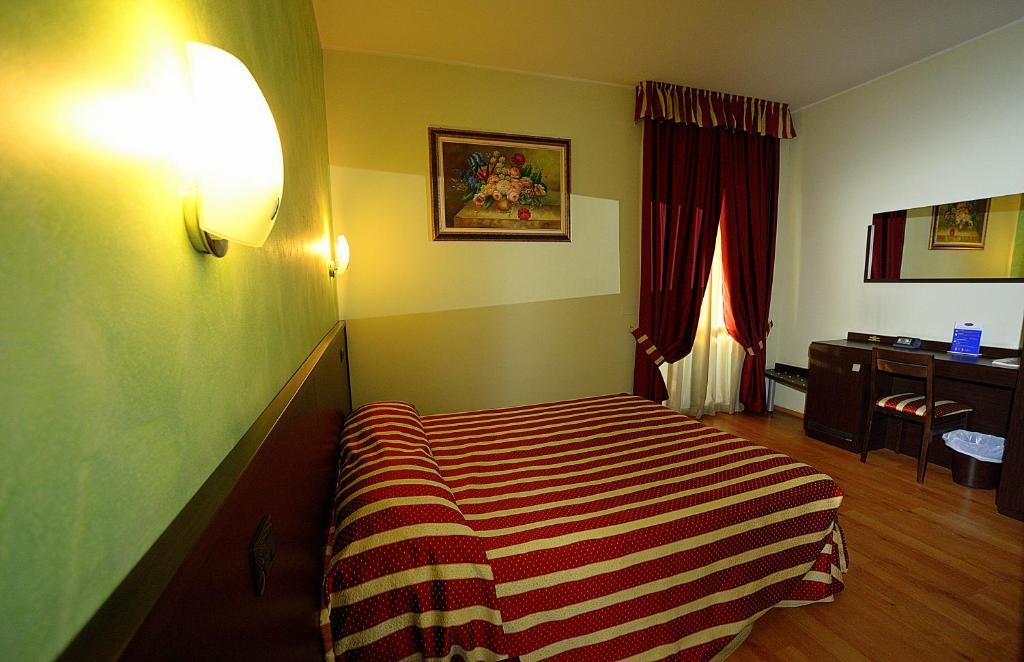 קייטי Hotel Iacone מראה חיצוני תמונה