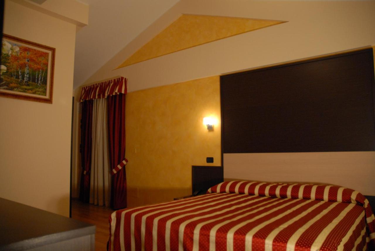 קייטי Hotel Iacone מראה חיצוני תמונה