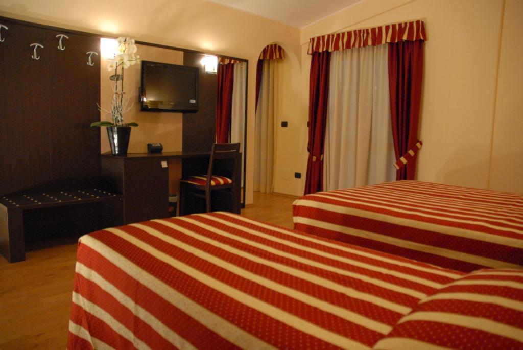קייטי Hotel Iacone מראה חיצוני תמונה